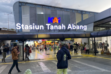 tempat makan dekat stasiun tanah abang