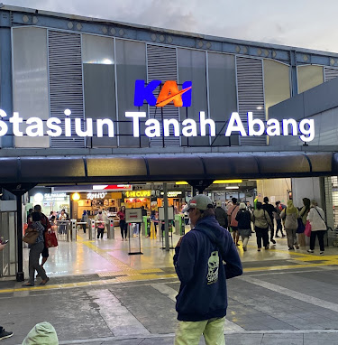 tempat makan dekat stasiun tanah abang