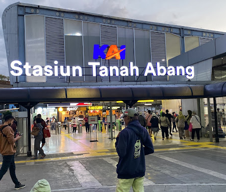 tempat makan dekat stasiun tanah abang